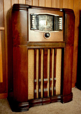 antique radio console